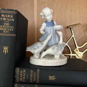 🪿Vintage “Girl with Geese” 🪿